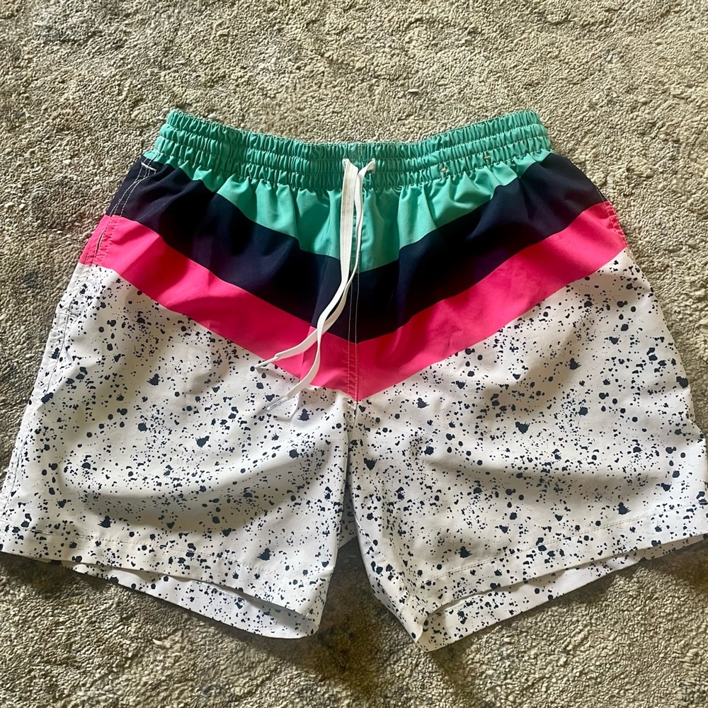 GUC Mens Chubbies swim trunks-size L (5.5 inseam)